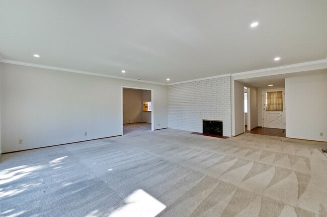Building Photo - 1534 Crespi Dr