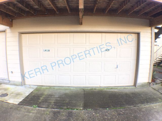 Building Photo - 1416 NE Paropa Ct