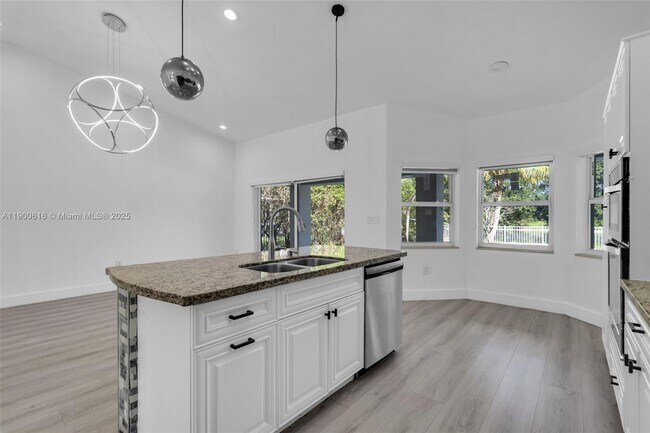 Building Photo - 425 SW 198th Terrace