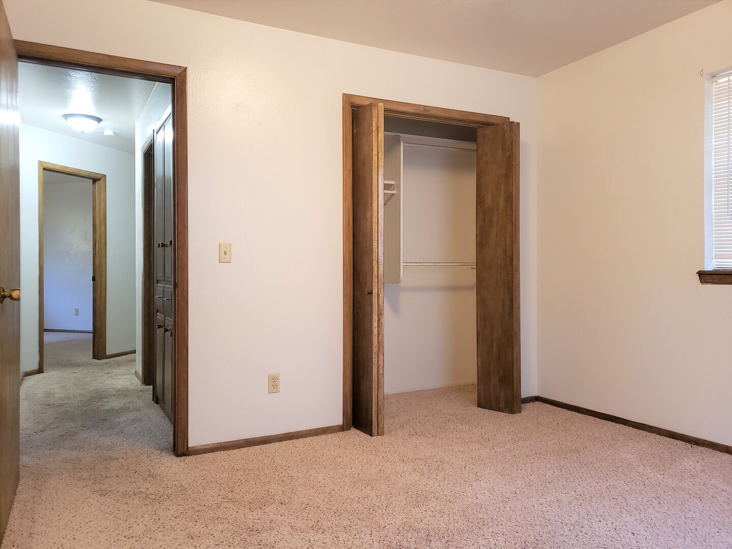 Building Photo - 301 S Ranchwood Manor Dr