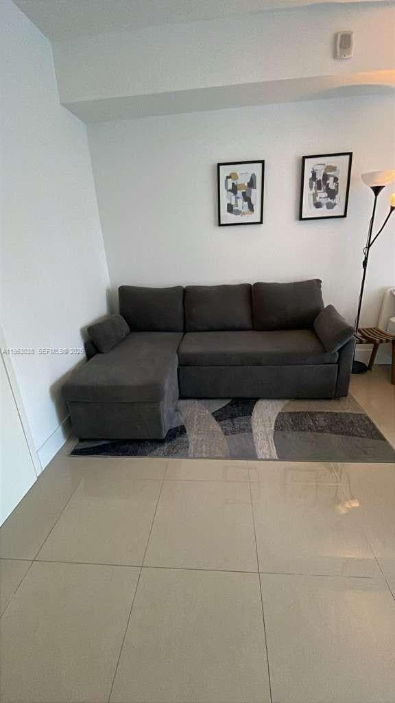 Building Photo - 1300 Brickell Bay Dr