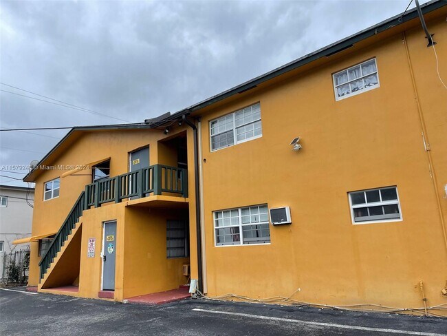 Building Photo - 1702 McKinley St