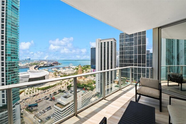 Building Photo - 851 NE 1st Ave