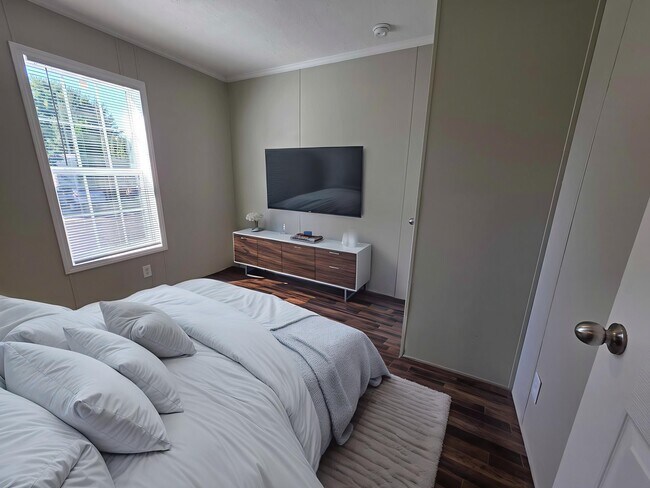 Building Photo - 3618 Juniper St