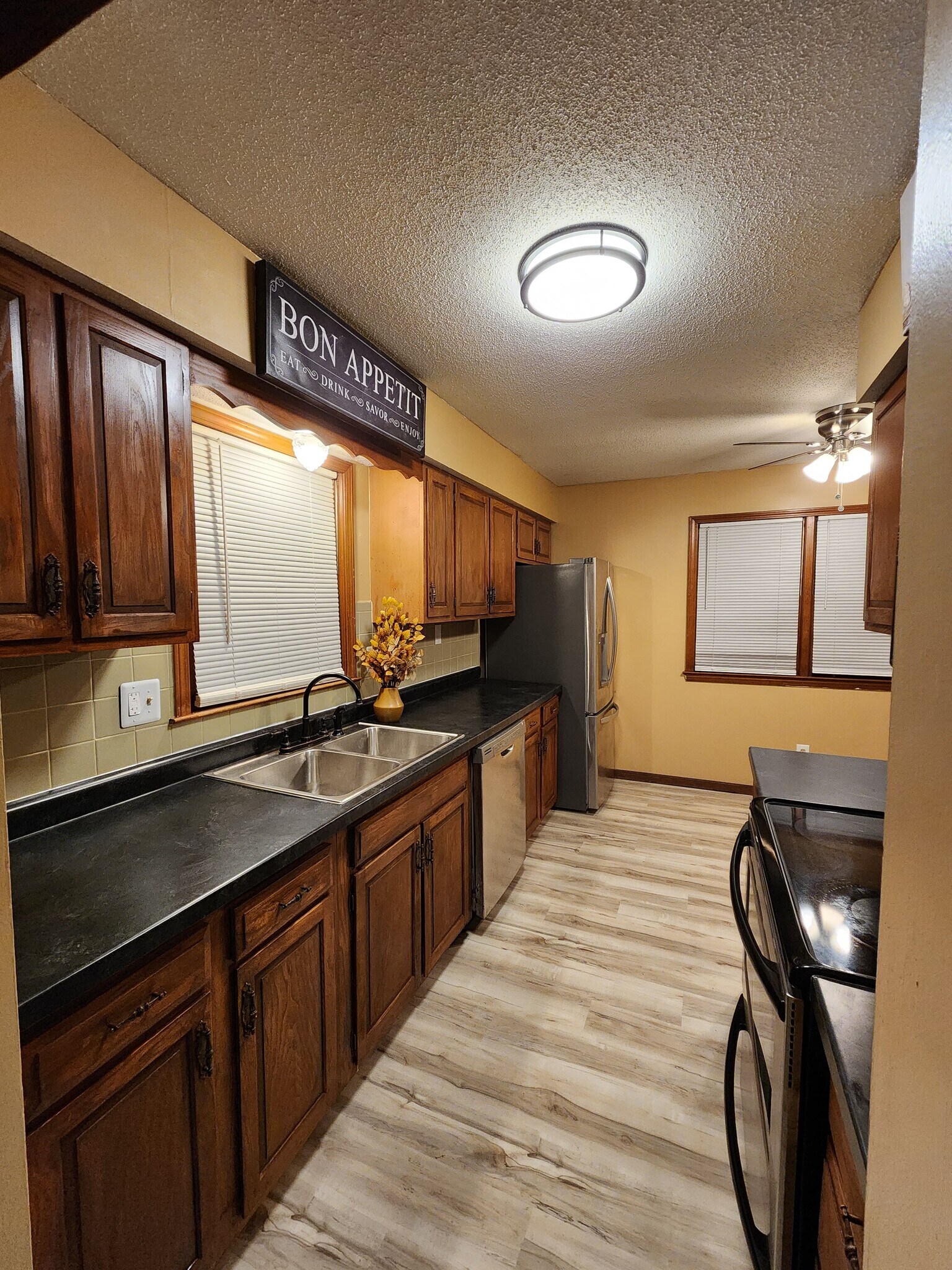 Building Photo - 7325 N Brooklyn Ave