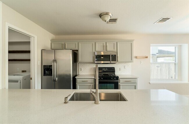 Building Photo - 408 Woodsorrel Way