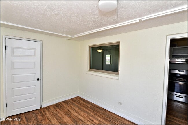 Building Photo - 10324 Newport Dr