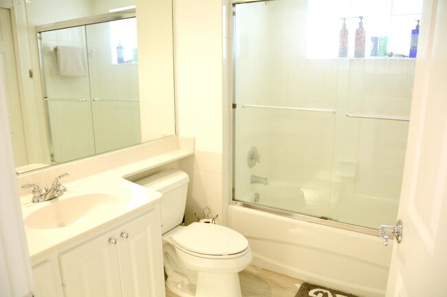 Building Photo - 140 Soriano Dr