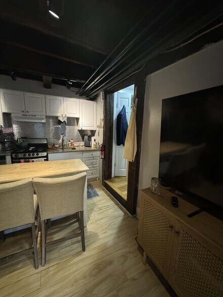 Building Photo - 2 Champney Pl