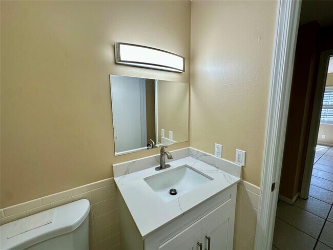 Building Photo - 6317 Bay Club Dr