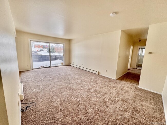 Building Photo - 7 Colonial Rd