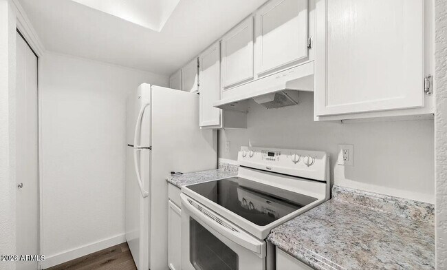 Building Photo - 4211 E Palm Ln