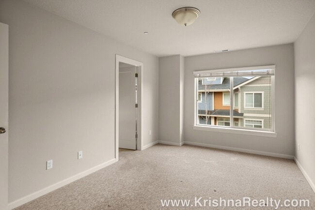 Building Photo - Lovely 3 BR | 2.5 BA Townhome | Hillsboro | Minutes from Orenco Station | Excellent Location!