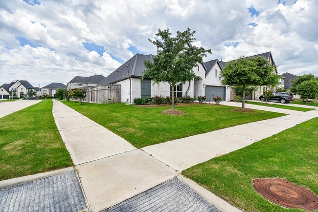 Building Photo - 28903 Creekside Bend Dr