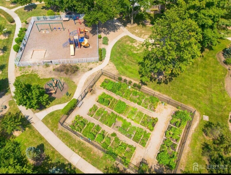 Building Photo - 403 Ravens Crest Dr