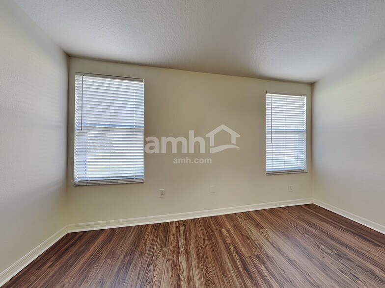 Building Photo - 23121 Emerson Way