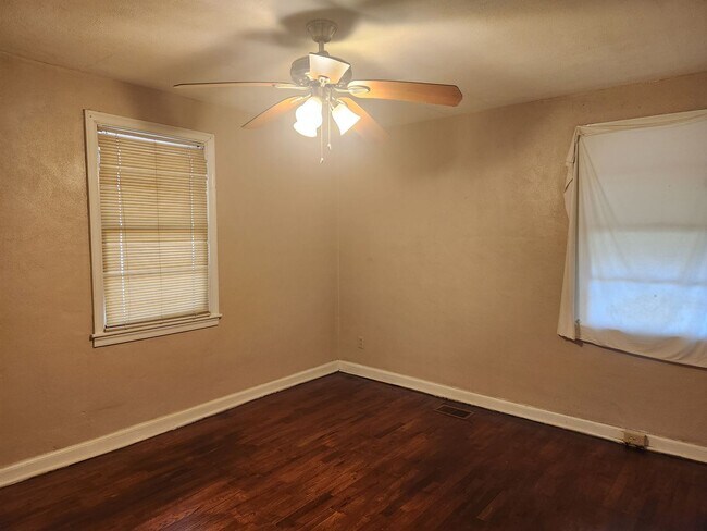 Building Photo - 3 Bedroom 1 Bath home in Midtown Columbus