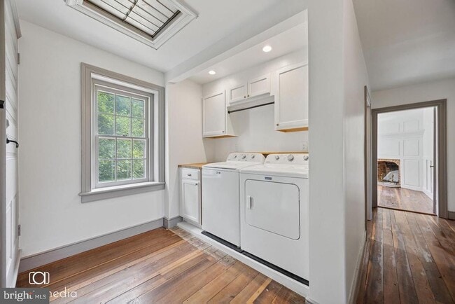 Building Photo - 547 Concord Rd