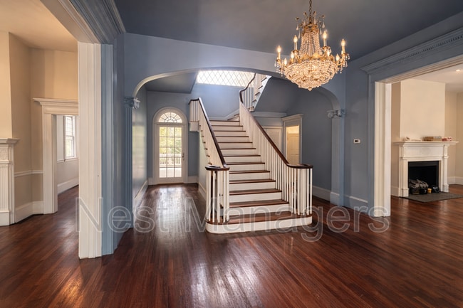 Building Photo - 716 Athens Ave