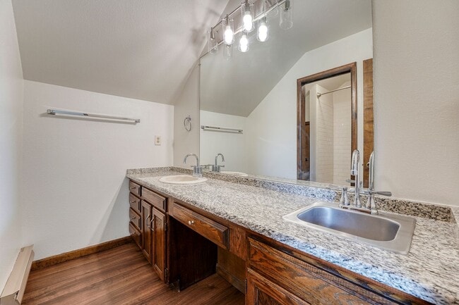 Building Photo - 305 N Chipmunk Cir