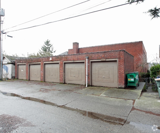 Building Photo - 2338 Franklin Ave E
