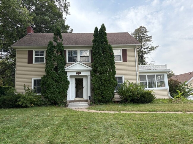 Primary Photo - 4 bedroom 3 bathroom single family home