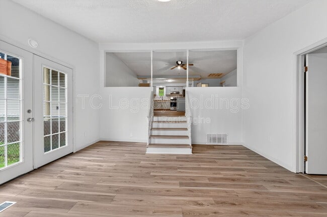 Building Photo - 301 Chew St