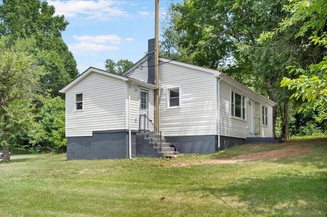 Building Photo - 2806 Forge Hill Rd