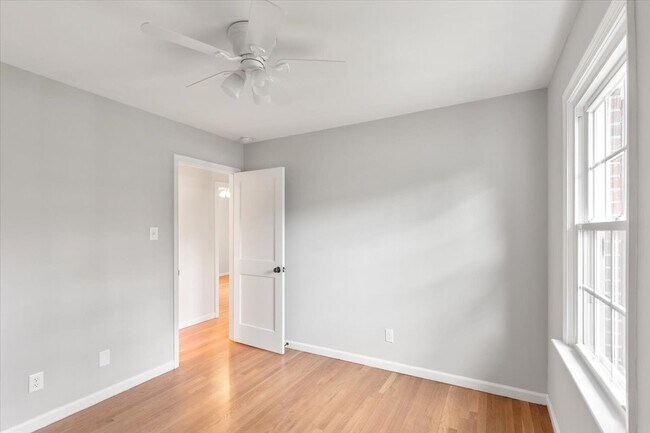 Building Photo - 2910 Fendall Ave