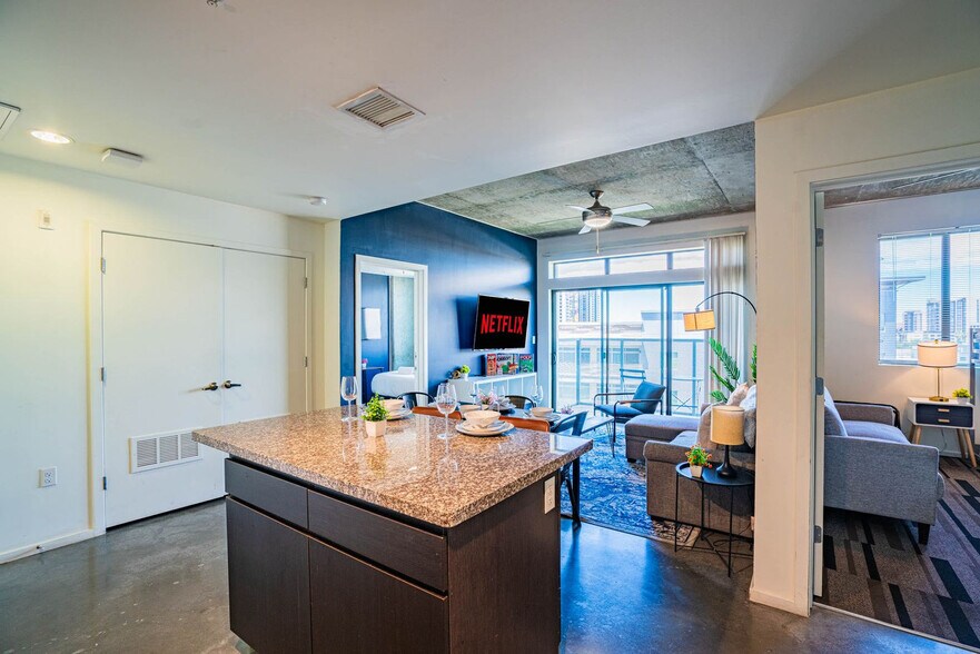 Building Photo - 333 E Roosevelt St