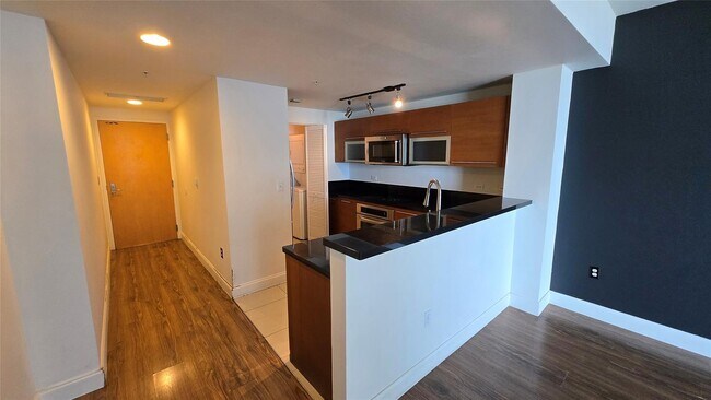 Primary Photo - 244 Biscayne Blvd