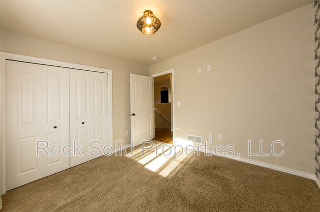 Building Photo - 3618 Woodhaven Dr