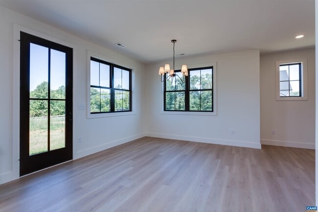 Building Photo - 91 Willow Creek Dr