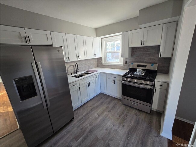 Building Photo - 70 E Valley Stream Blvd