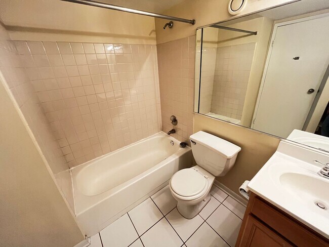 Building Photo - Spacious 2-story, 2-Bedroom Condo in Prime Buena Park Location Near the Lake