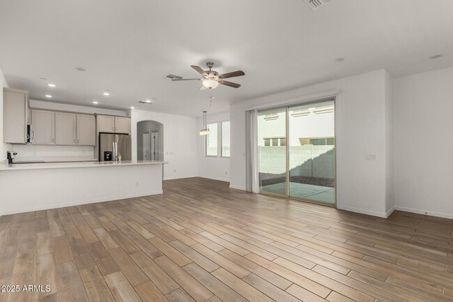 Building Photo - 15142 W Sherman St