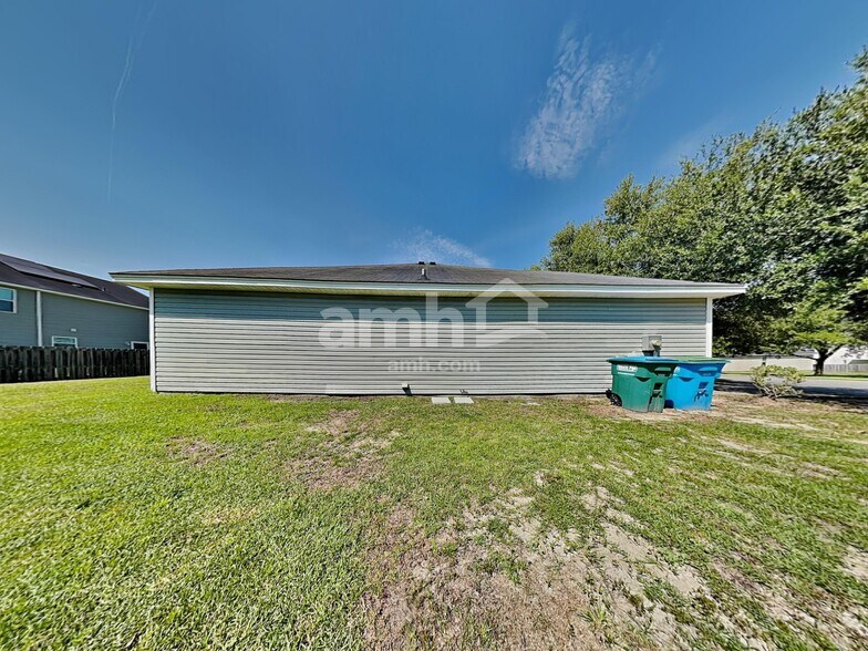 Building Photo - 422 Sea Breeze Dr