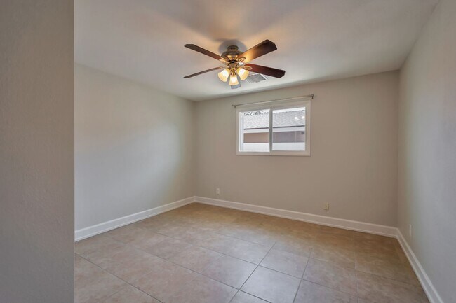 Building Photo - 6 BED HOUSE CLOSE TO ASU CAMPUS