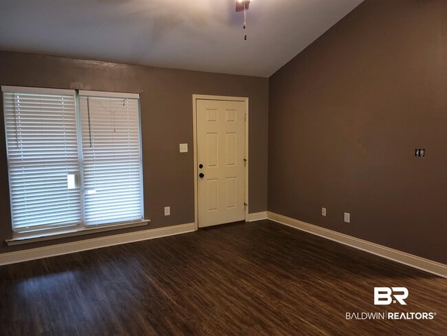 Building Photo - 9530 Fox Hunter Ct E