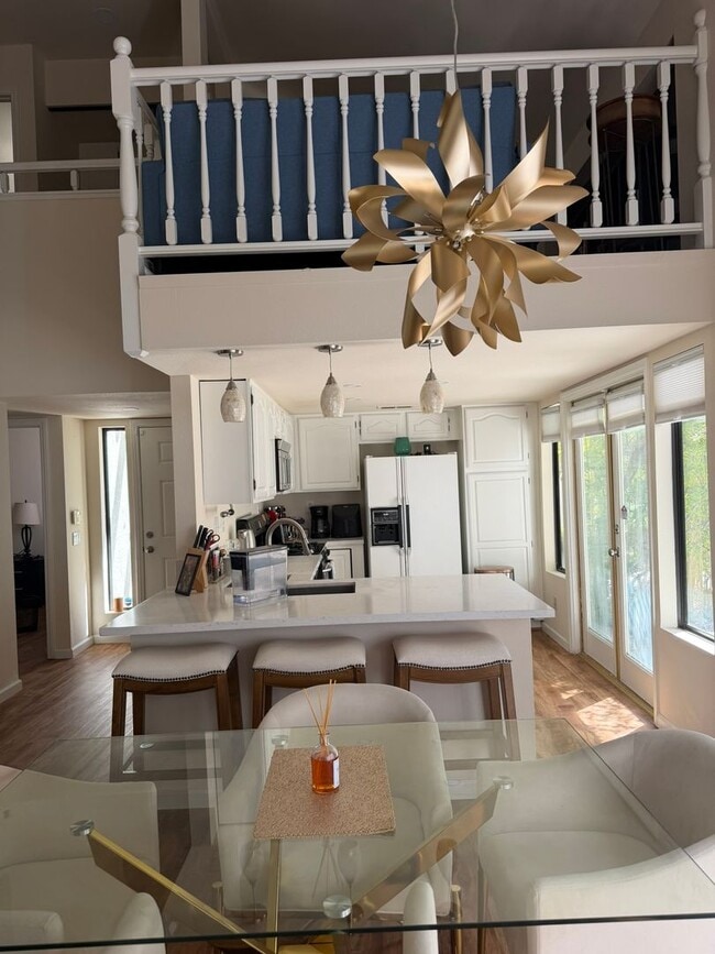 Building Photo - Beautiful 3 bed 3 bath townhome ready for move in!