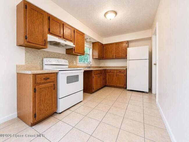 Building Photo - 2028 Rollins Dr