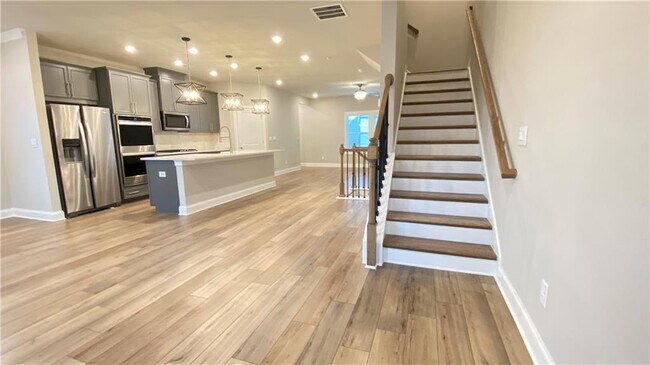 Building Photo - 1040 Knoxboro Ln