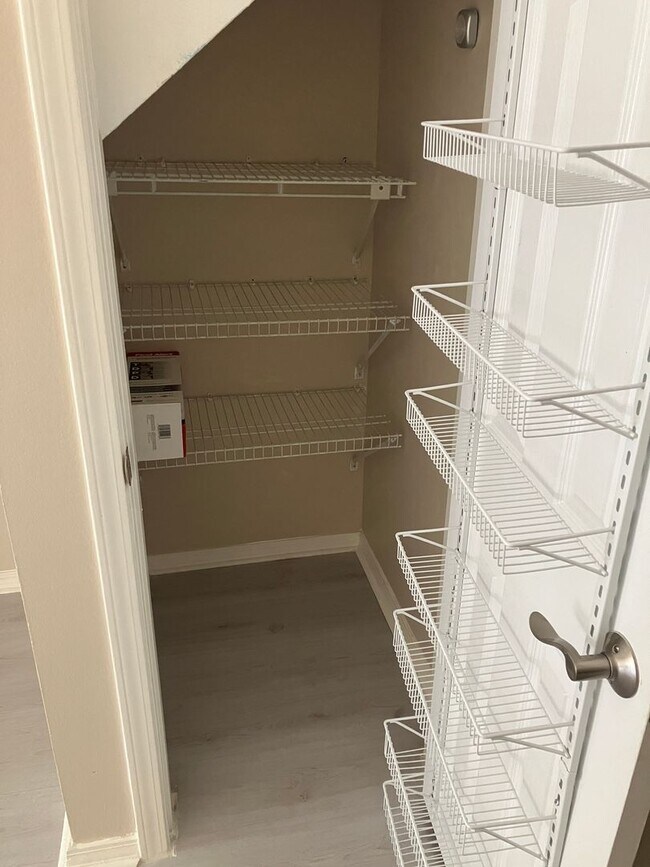 Building Photo - One Bedroom Condo with Loft, One-car Garag...
