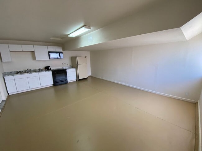Building Photo - 825 Raaberg Way