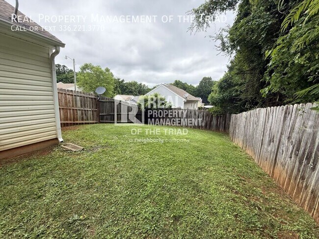 Building Photo - 8 Franklinwood Dr
