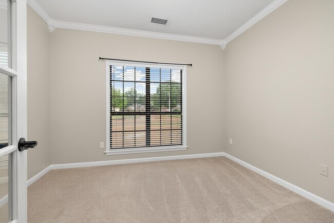 Building Photo - 4905 Springtree Dr
