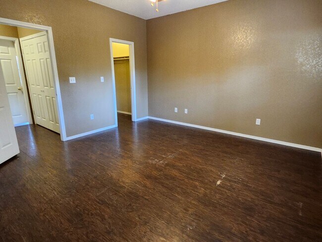 Building Photo - 1709 Durwood St