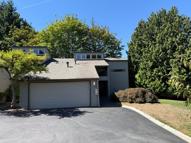 Primary Photo - Beautifully Updated Spacious Townhome!