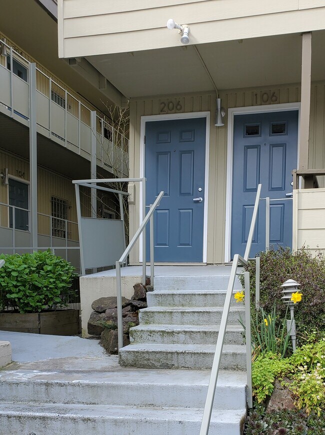 Building Photo - 901 5th Ave N