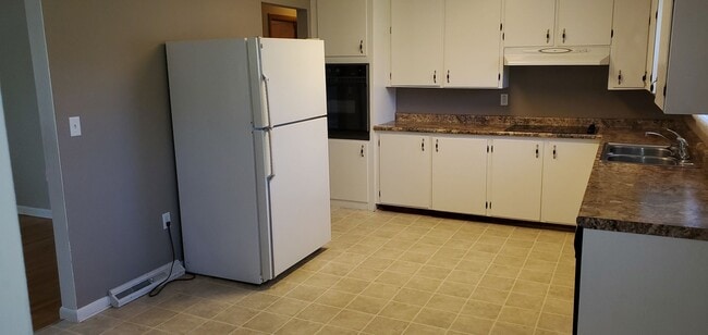 Building Photo - 1607 Highridge Dr
